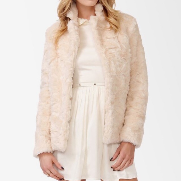 Forever 21 Jackets & Blazers - NWT Faux Fur Coat Forever 21